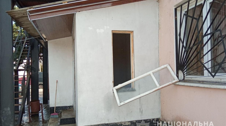 Забрали алкоголь та цигарки: в Сарненському районі два чоловіки пограбували магазин