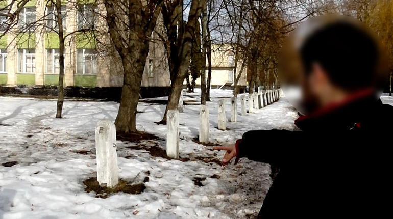 У Шостці розшукали крадіїв чавунних секцій парканів у парку Свободи та шкіл міста