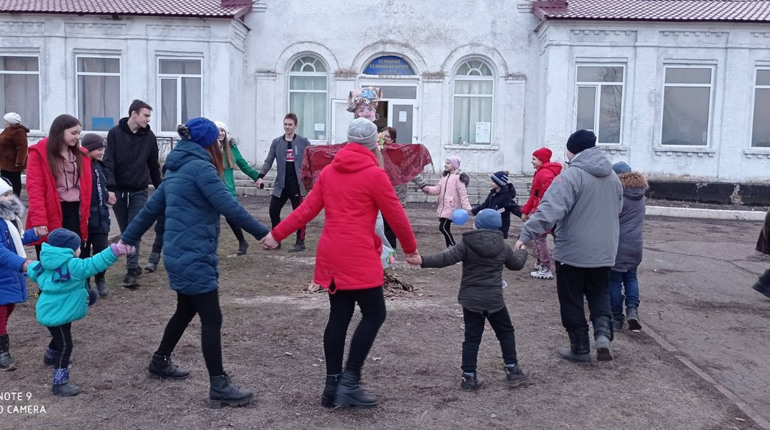 У селищному будинку культури влаштували ігри та конкурси