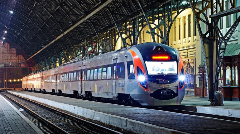 В Україні з 1 квітня дорожчатимуть залізничні квитки: як зміниться вартість проїзду