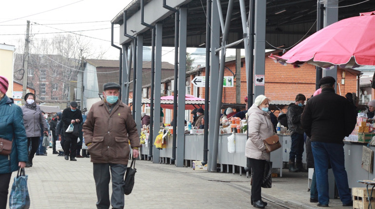 Ціна на оселедці та олію зросла, а на сало - впала. Продавці кажуть, що виною цьому - далеко не піст
