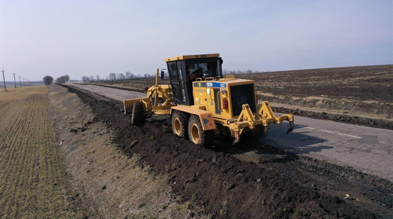 Фото дня: на Лозівщині почали ремонт ділянки дороги "Нова Іванівка - Орілька на Чернявщину"