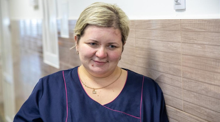 UNICEF розповіли про волноваську медсестру, яка рятує життя людей хворих на COVID-19. Відео