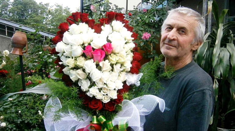 “Квітковий рай” в Ошихлібах вже понад 30 років створює Денис Івасюк