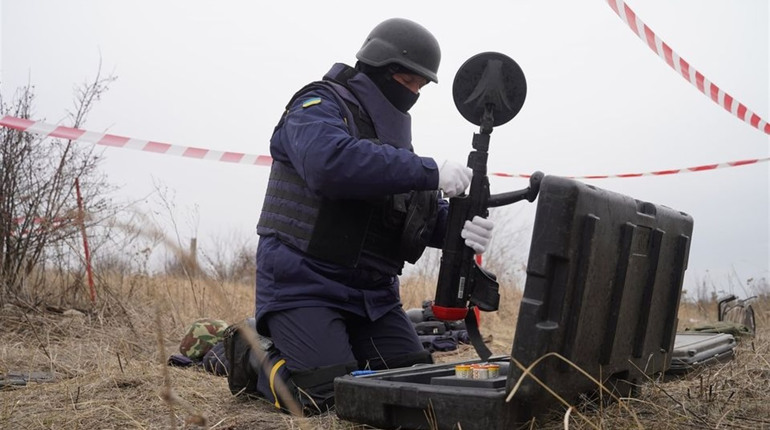 П'ять порад від рятувальників, якщо знайшли в лісі, полі чи власному городі підозрілий предмет