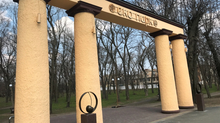 В экопарке начали строить детскую площадку, на очереди спортивный уголок