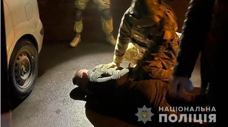 Нещодавно у Херсоні спалили авто поліцейського. Тільки це неправда: то була така спецоперація
