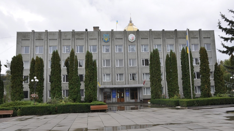 Декларації перших осіб Чортківщини: без особливого шику, як і має личити «слугам народу»