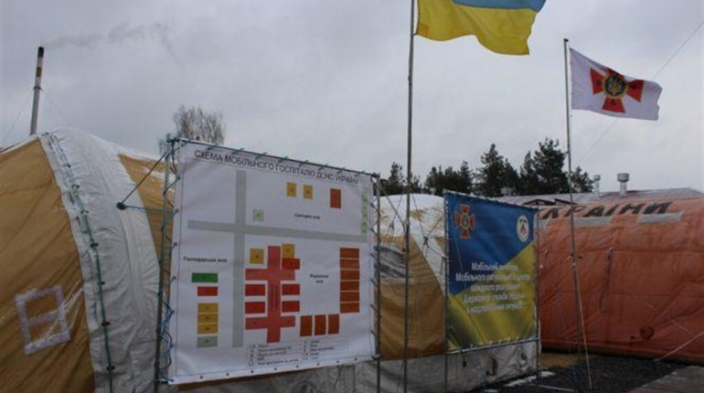 У сусідів: про госпіталь у Славуті, «фейкових депутатів», патрульного, що збував інформацію