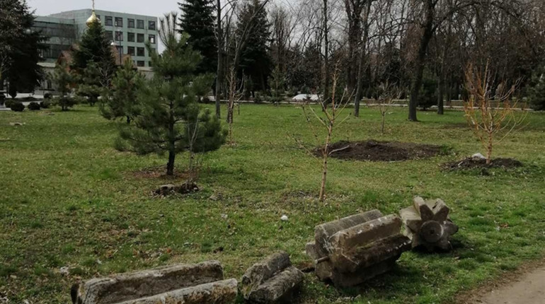 В центральному сквері міста закладена нова експозиція