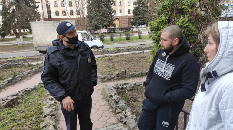 Поліція продовжує активну роботу з контролю за дотриманням карантинних обмежень та заборон