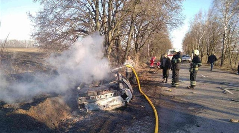 ДТП на Старокостянтинівщині: автомобіль вигорів вщент