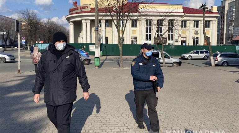 Без маски та порушення карантину: на Новоград-Волинщині поліція склала 13 адмінпротоколів