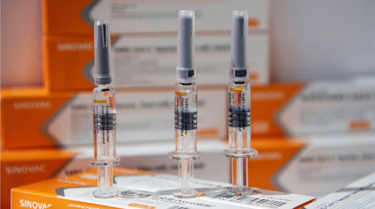Відсьогодні в Україні розпочинається щеплення вакциною CoronaVac. Що потрібно знати про вакцину?