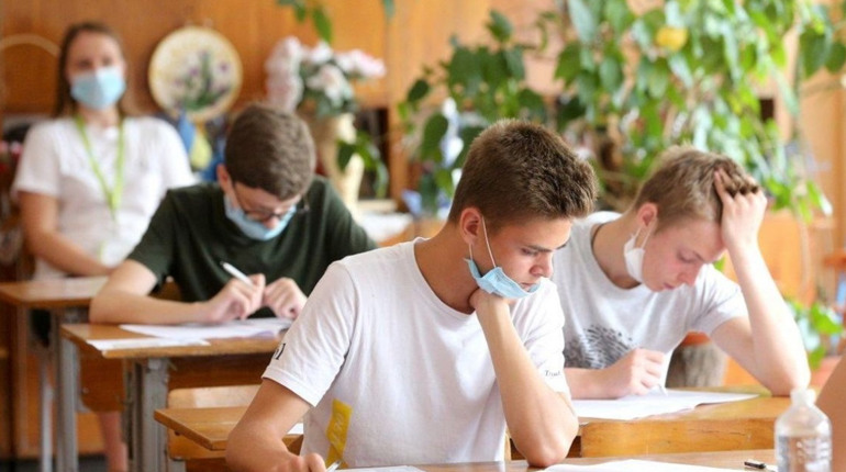 Учнів 11-х класів також звільнили від проходження державної підсумкової атестації