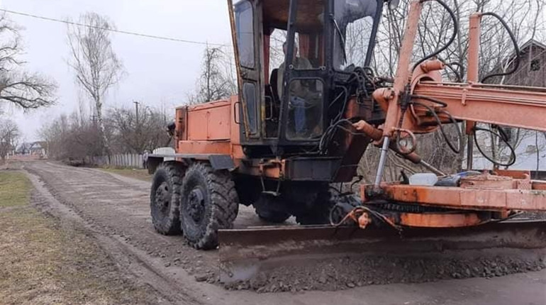 Де грейдерують дороги на Дружбі