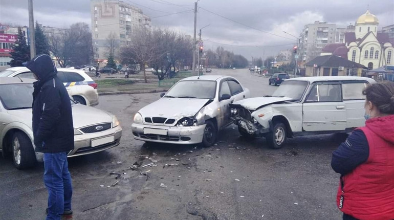 Зіткнулися три легковики: у Лозовій сталася ДТП