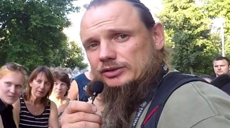 Кирило Стремоусов продовжує збирати навколо себе людей та чинити провокації. Тепер онлайн