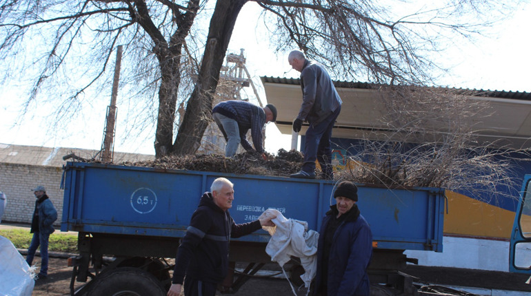 На стадіоні "Урожай" силами громади проведена весняна толока