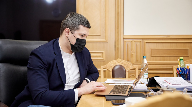 Потрібно перетворити ЦНАПи на точку доступу громадян до комп’ютера: голова Мінцифри Михайло Федоров
