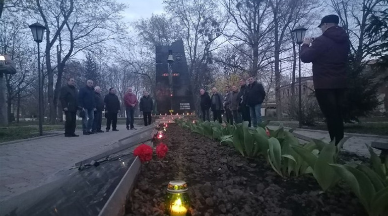У Гадячі провели акцію "Запали свічку пам’яті" до роковин Чорнобильської трагедії