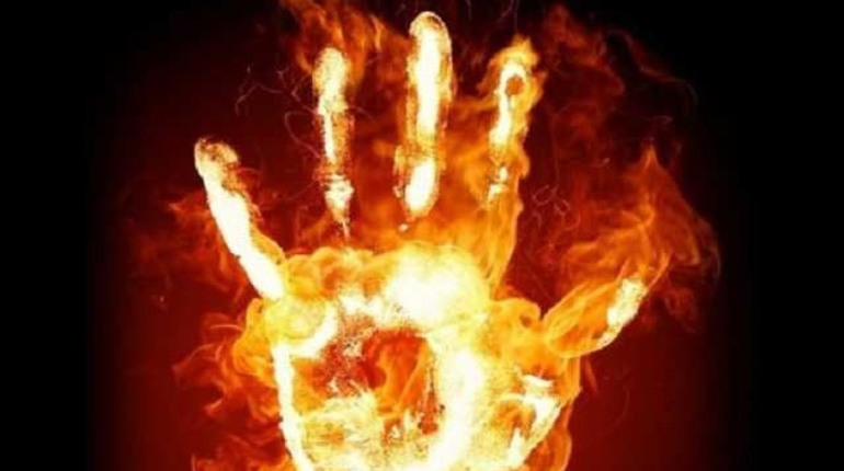 У Новограді сусіди врятували 27-річного хлопця від пожежі