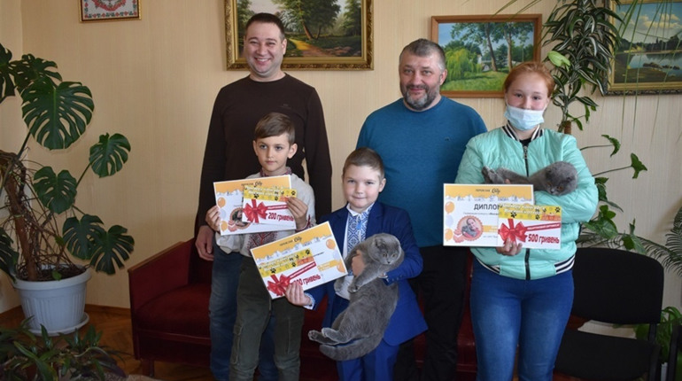 Переможців конкурсу "Весняні котики" нагородили у редакції "Вісника"