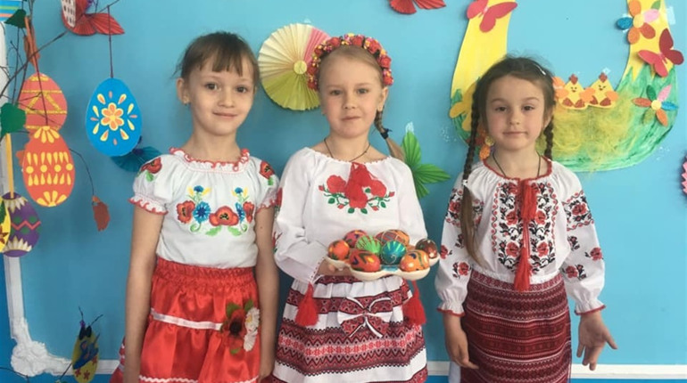 Огляд: чим ділилися троїчани на Великодні свята в соцмережах
