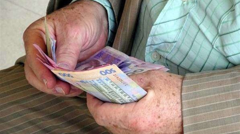 Українцям двічі підвищать пенсії до кінця 2021 року: хто отримає надбавки