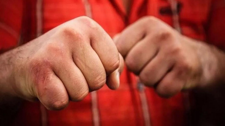 У Лозовій суд відправив до в'язниці чоловіка, який забив свого батька до смерті