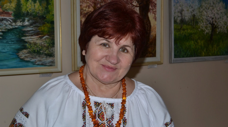 «Мовою веселки» – у Рахові відкривається виставка живопису Анни Волошин