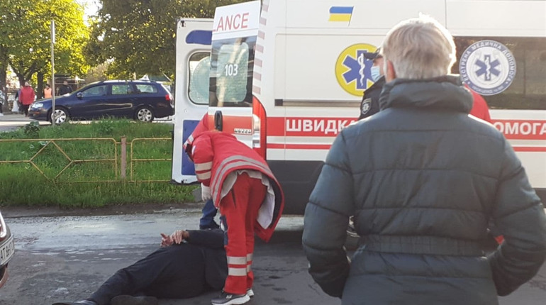 На перехресті на “П’ятачку” автівка збила пішохода