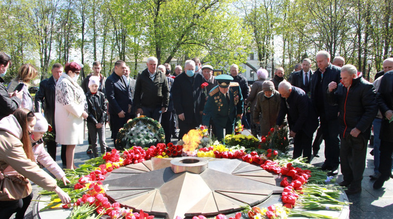 Пам’ятаємо: ніжинці відзначили 76-у річницю Дня Перемоги над нацизмом у Другій світовій війні. Фото