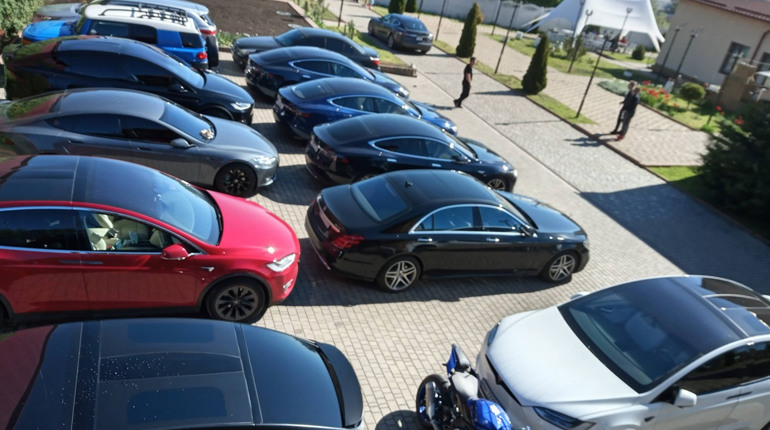 Зустріч Tesla family у Первомайську: про Tesla та цікаві життєві історії від власників електрокарів