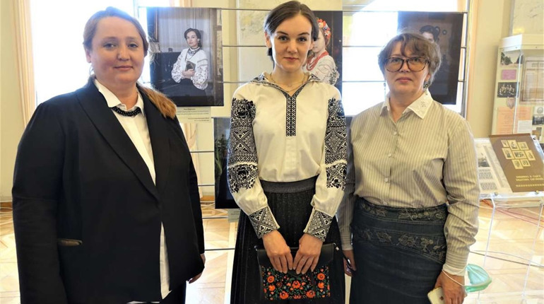 Серед них є сорочка Лесі Українки: у Києві презентували експозицію вишиванок видатних українців
