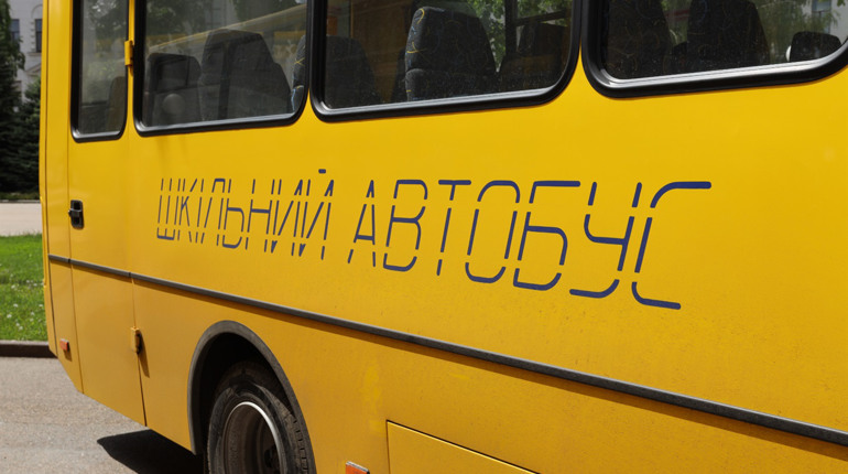 13 навчальних закладів Дніпропетровщини отримали нові шкільні автобуси