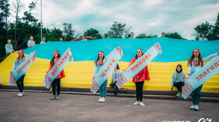 Нікополь відзначив День вишиванки. Дивись фото і дізнавайся про особливості вишивки Дніпропетровщини