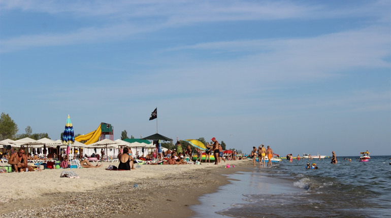 На море у червні. Які ціни на житло на морських курортах Херсонщини?