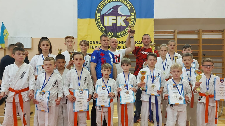 Первомайські каратисти вибороли третє командне місце на Кубку України з кіокусін