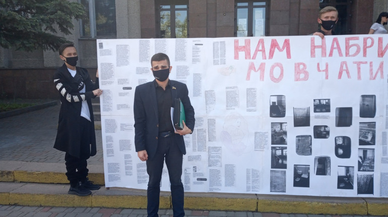 Про що хотів заявити на сесії депутат та чому йому не дали слова: позиції депутата та секретаря ради