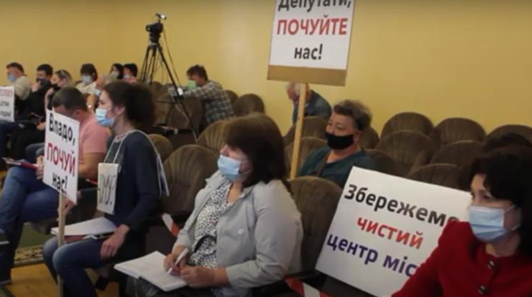 Калуська міська рада відмінила рішення виконкому про встановлення МАФів на вул. Винниченка