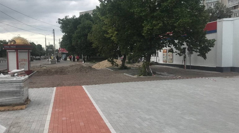 Велетенської калюжі по вулиці 1-го Травня біля "Екомаркету" більше немає. Фотофакт