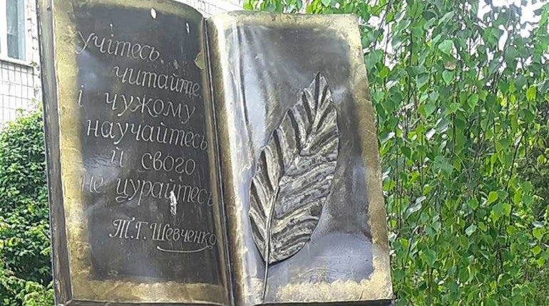 На ЗНО прийшло лише половина зареєстрованих випускників. Тому є пояснення