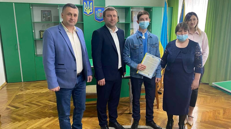 17-річний чортків'янин отримав ключі від квартири у Міжнародний день захисту дітей