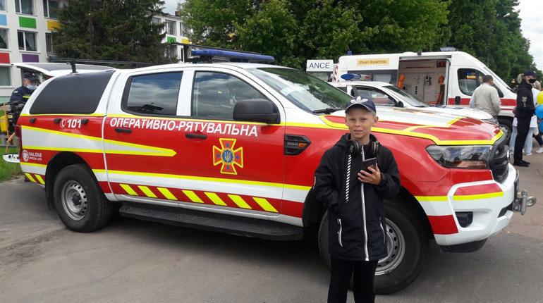 В День захисту дітей на малечу чекали спортивні розваги та виставка спеціальної техніки