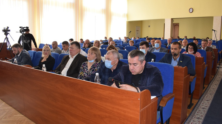 Про земельні ділянки, Гульськ та газовий лічильник у водолікарні: початок сесії міської ради