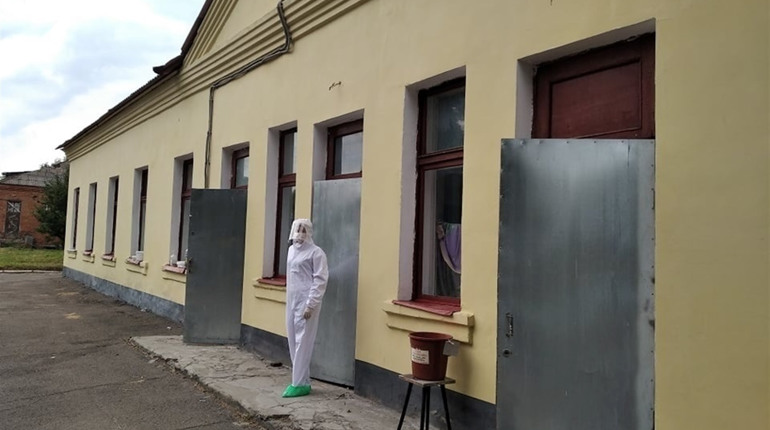 В Україні почали згортати ковідні лікарні. Де лікуватимуть хворих у Конотопі