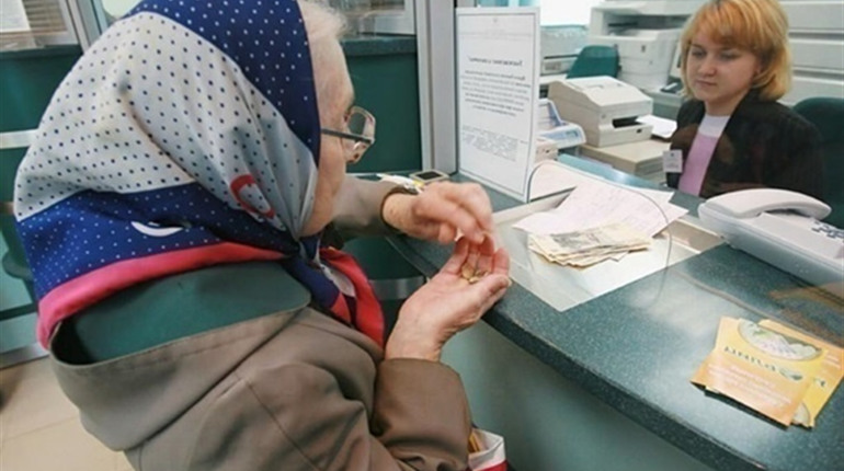 Інфраструктура не готова: пенсії й надалі видаватимуть на пошті