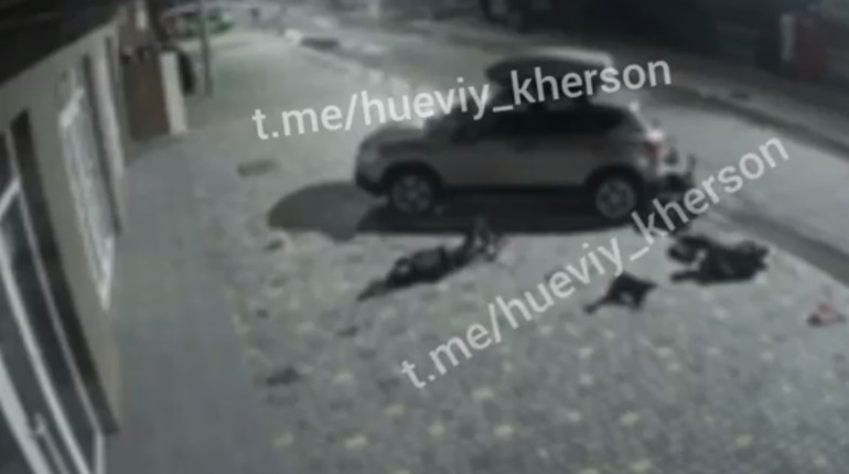 Хлопець та дівчина з тяжкими травмами в лікарні: водій авто "зніс" мопед на швидкості. Відео