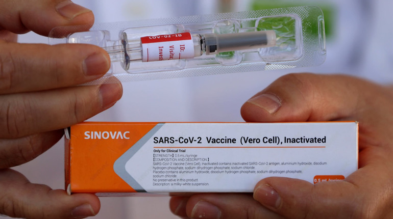 Нікопольці про досвід вакцинації CoronaVac виробництва китайської компанії Sinovac Biotech